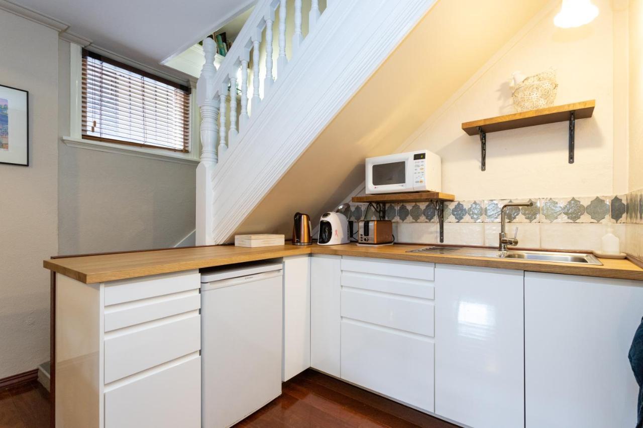 Fremantle Bed & Breakfast Bed & Breakfast